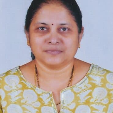 Portrait of SMT. ANUPA Dr VEERENDRASWAMY, Director at DHUSBN